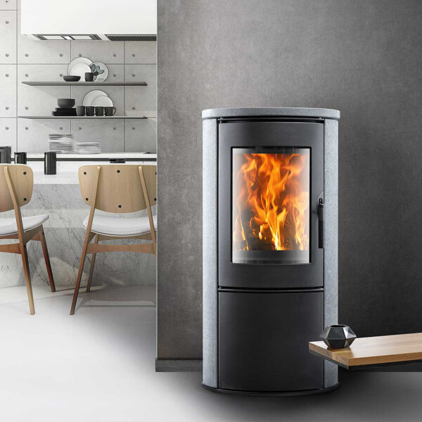 Kaminofen Novaline Zara aus schwarzem Stahl