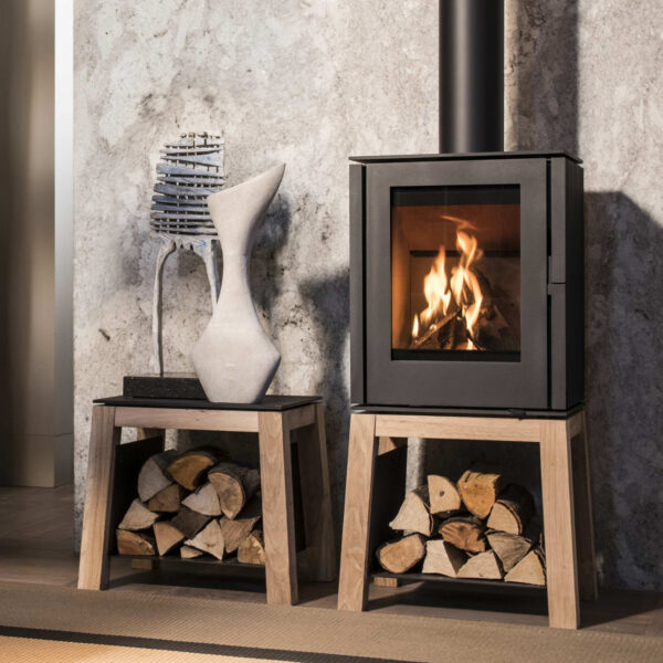 Schmitzker Cuby Kaminofen mit Holzsockel